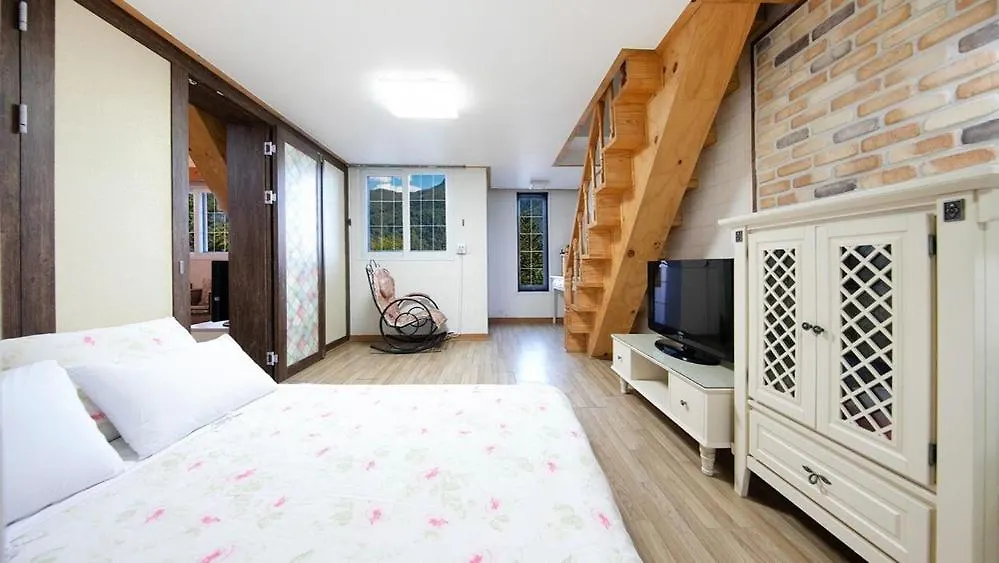 Ganghwa France Garden Pension Incheon 3*,
